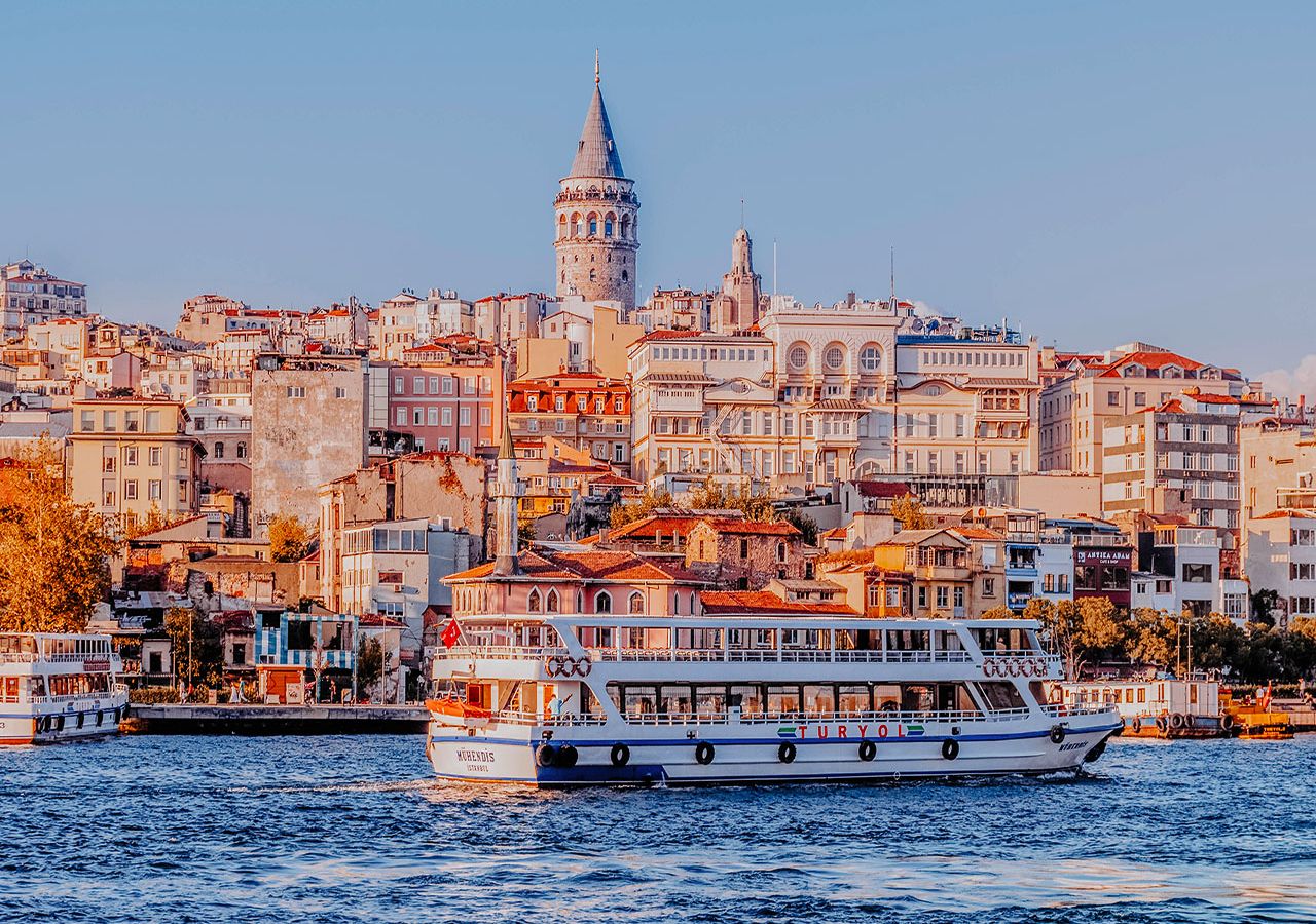 Istanbul Bosphorus Cruise 90-Minute Roundtrip with Audio Guide App